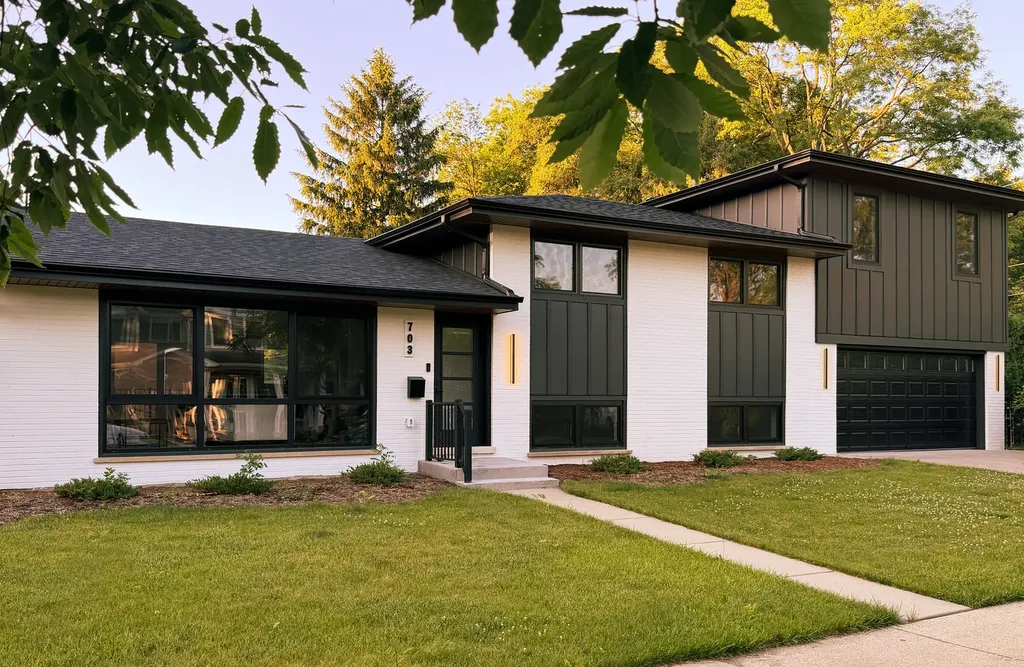 703 North Gibbons Avenue Arlington Heights IL 60004