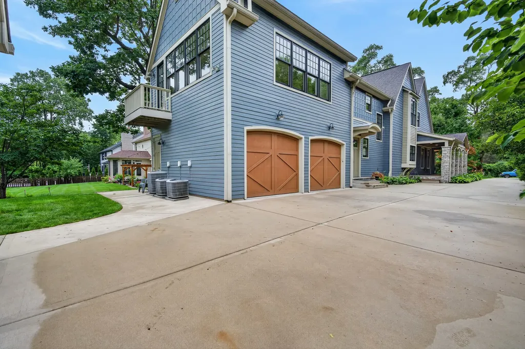 6421 Bentley Avenue Willowbrook IL 60527