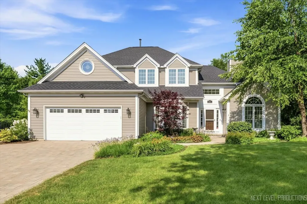 824 Sterling Avenue Geneva IL 60134