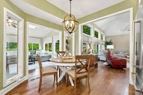 824 Sterling Avenue Geneva IL 60134