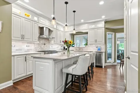824 Sterling Avenue Geneva IL 60134