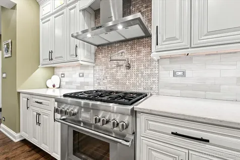 824 Sterling Avenue Geneva IL 60134