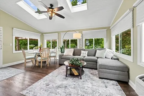 824 Sterling Avenue Geneva IL 60134