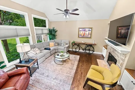 824 Sterling Avenue Geneva IL 60134