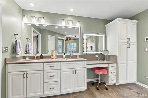 824 Sterling Avenue Geneva IL 60134