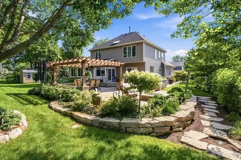 824 Sterling Avenue Geneva IL 60134
