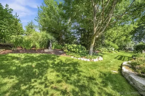 824 Sterling Avenue Geneva IL 60134