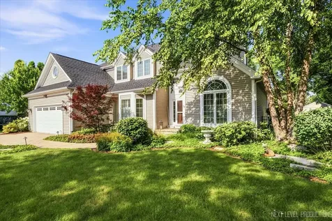 824 Sterling Avenue Geneva IL 60134