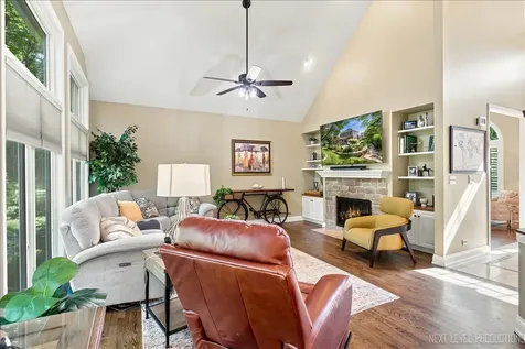 824 Sterling Avenue Geneva IL 60134