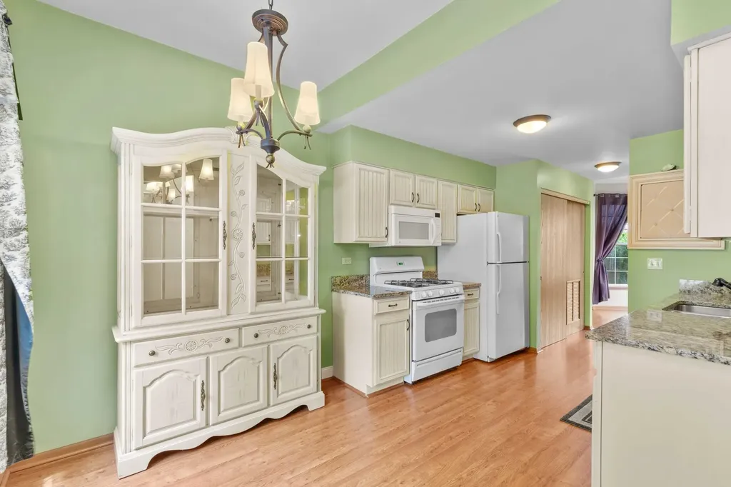 2212 Rossiter Parkway Plainfield IL 60586