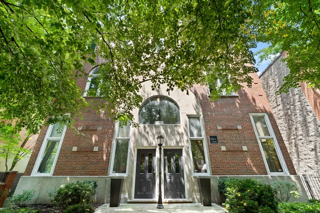 1050 West Webster Avenue Chicago IL 60614