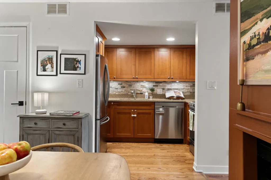 1050 West Webster Avenue Chicago IL 60614