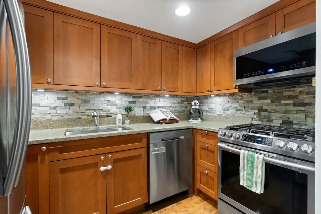 1050 West Webster Avenue Chicago IL 60614