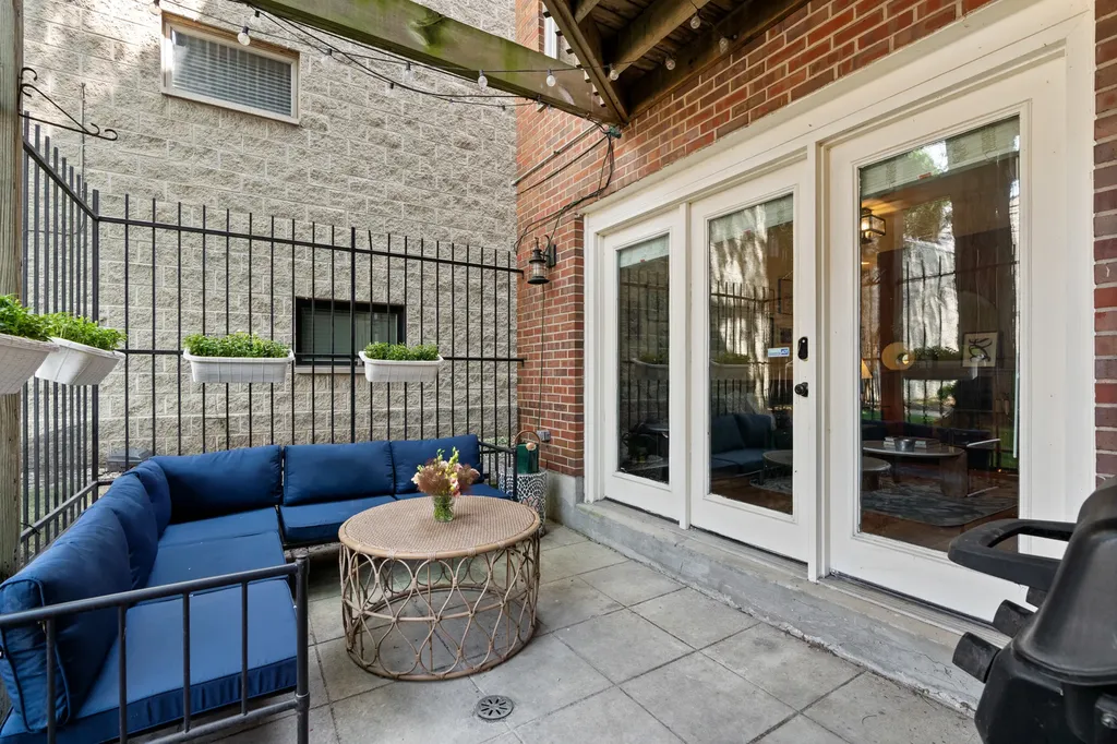 1050 West Webster Avenue Chicago IL 60614