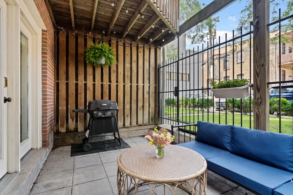 1050 West Webster Avenue Chicago IL 60614