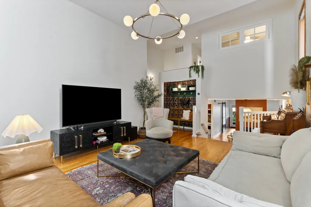1050 West Webster Avenue Chicago IL 60614