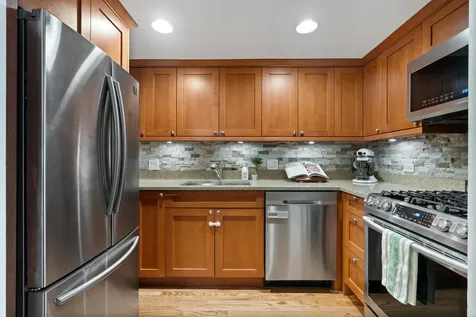 1050 West Webster Avenue Chicago IL 60614