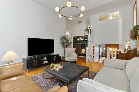 1050 West Webster Avenue Chicago IL 60614