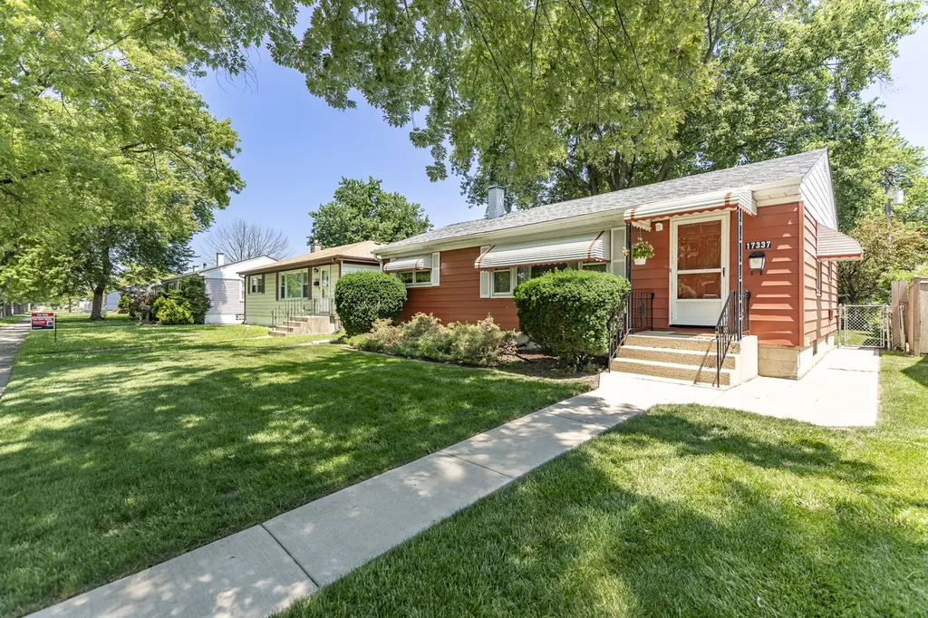 17337 Roy Street Lansing IL 60438