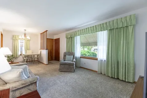 17337 Roy Street Lansing IL 60438