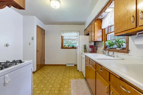 17337 Roy Street Lansing IL 60438