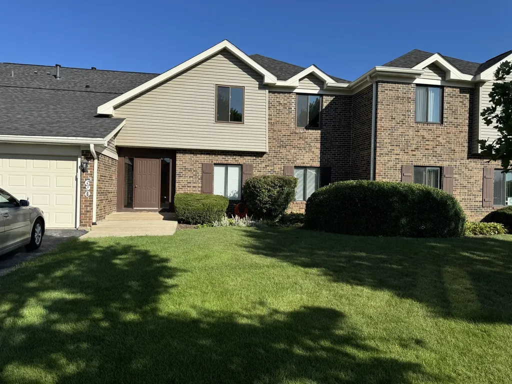 690 Cross Creek Dr Drive Roselle IL 60172