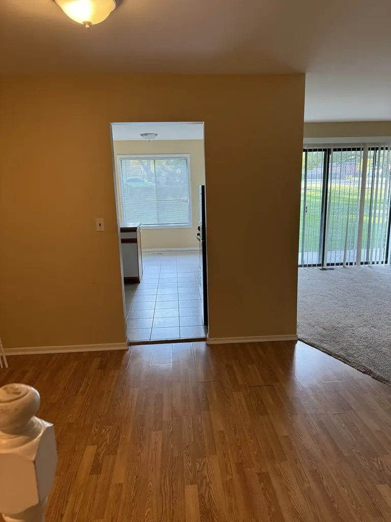 690 Cross Creek Dr Drive Roselle IL 60172