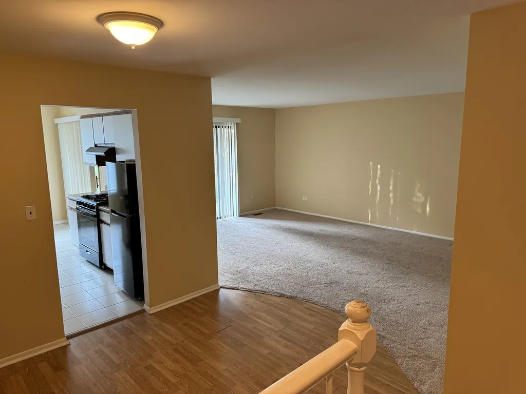 690 Cross Creek Dr Drive Roselle IL 60172