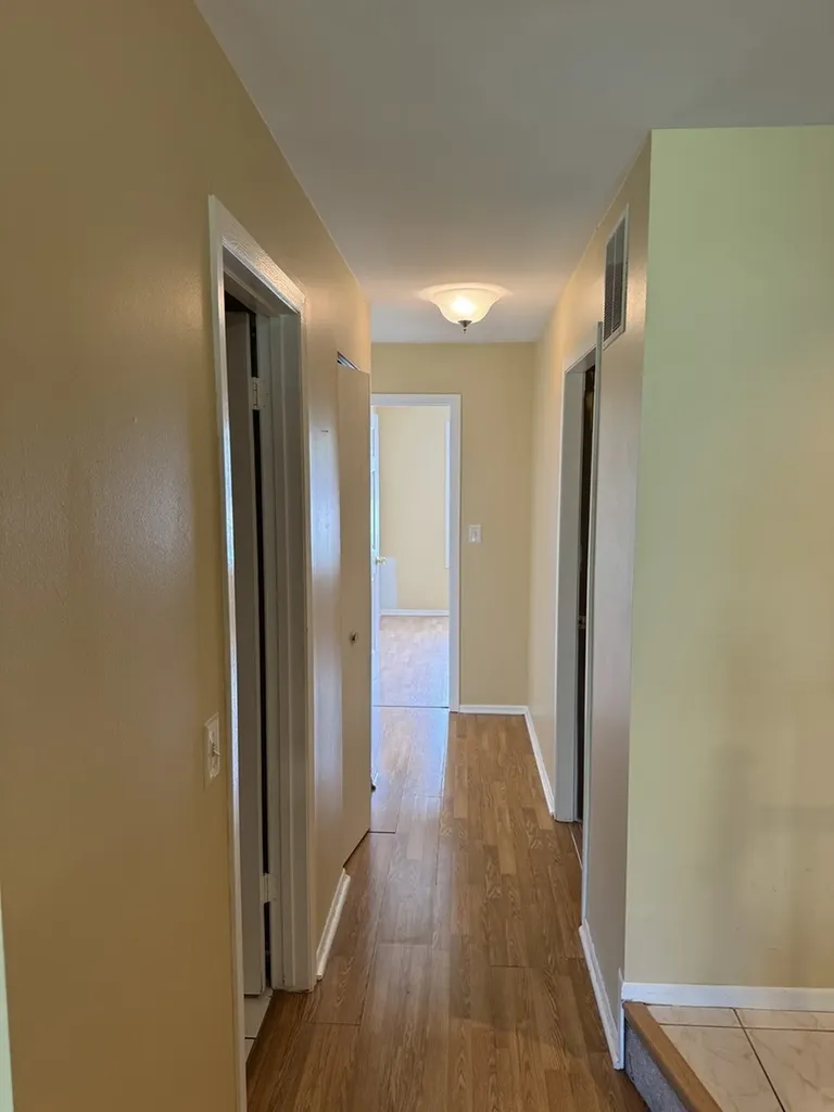 690 Cross Creek Dr Drive Roselle IL 60172