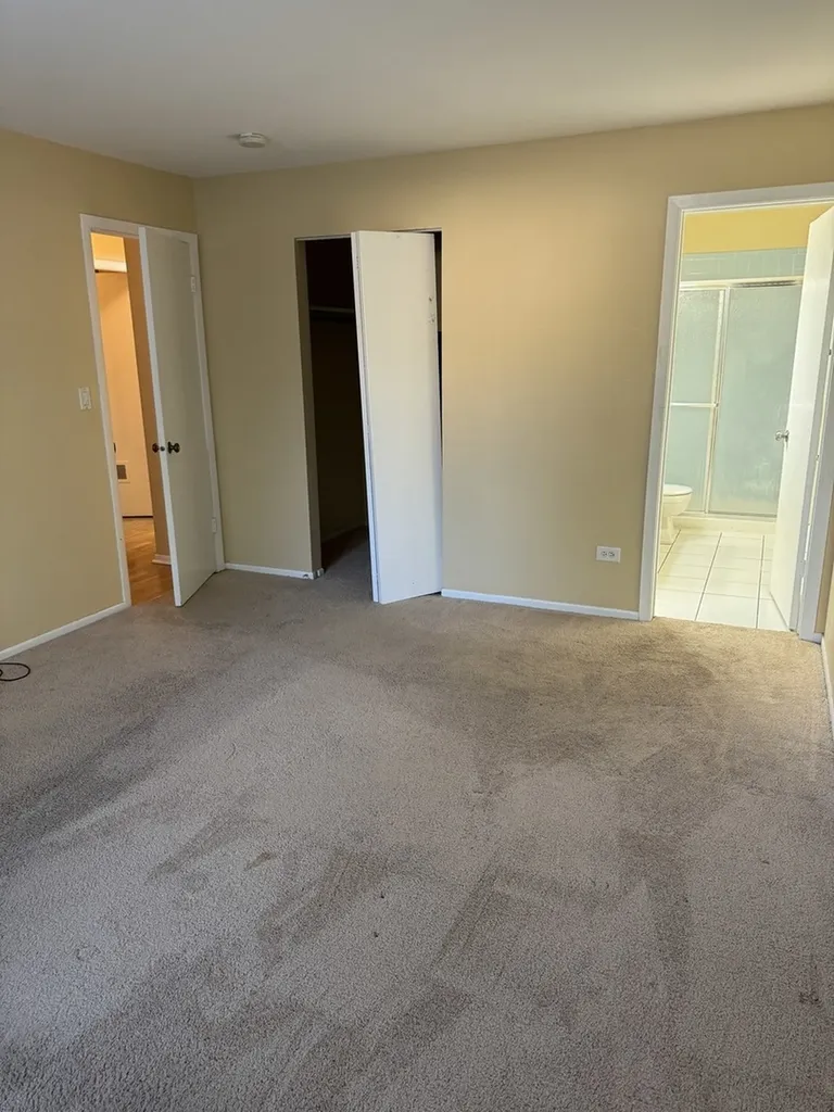 690 Cross Creek Dr Drive Roselle IL 60172