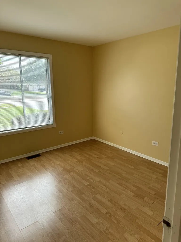 690 Cross Creek Dr Drive Roselle IL 60172