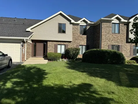 690 Cross Creek Dr Drive Roselle IL 60172