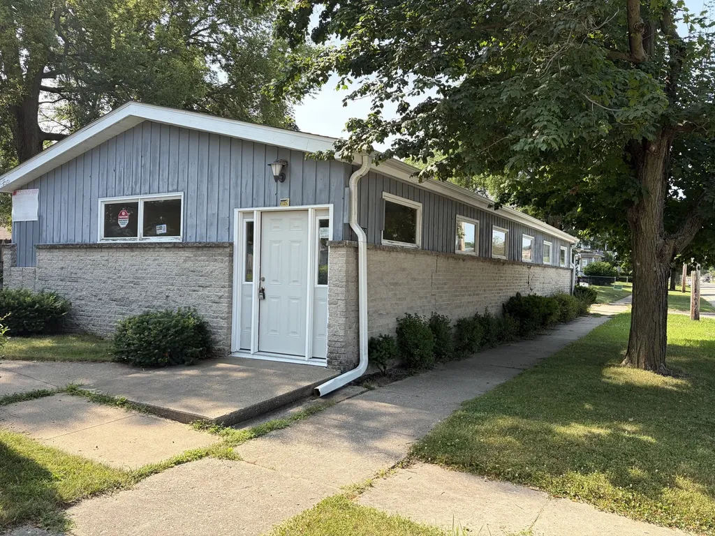 402 Oak Grove Avenue South Beloit IL 61080