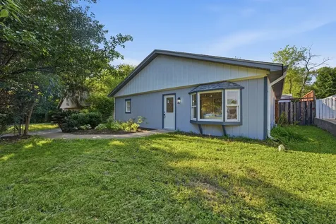 702 Columbus Street Mchenry IL 60051