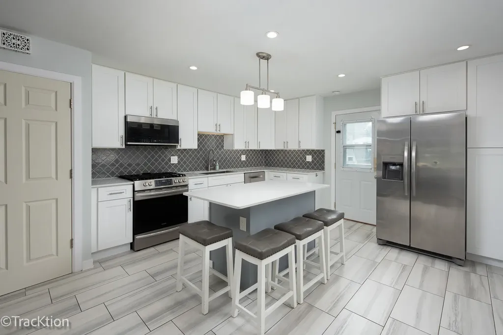 579 Coolidge Avenue Glen Ellyn IL 60137
