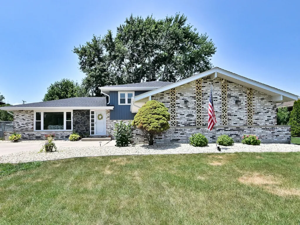 7014 Wilcox Avenue Darien IL 60561