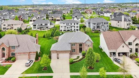 4231 Honey Locust Drive Naperville IL 60564