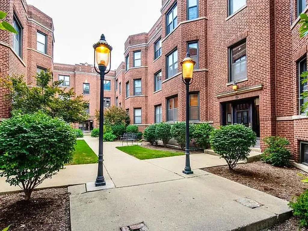903 West Cornelia Avenue Chicago IL 60657