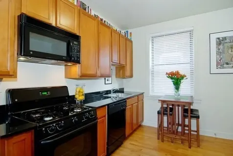 903 West Cornelia Avenue Chicago IL 60657