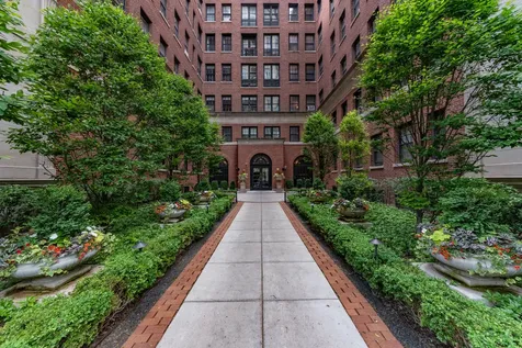 400 West Deming Place Chicago IL 60614