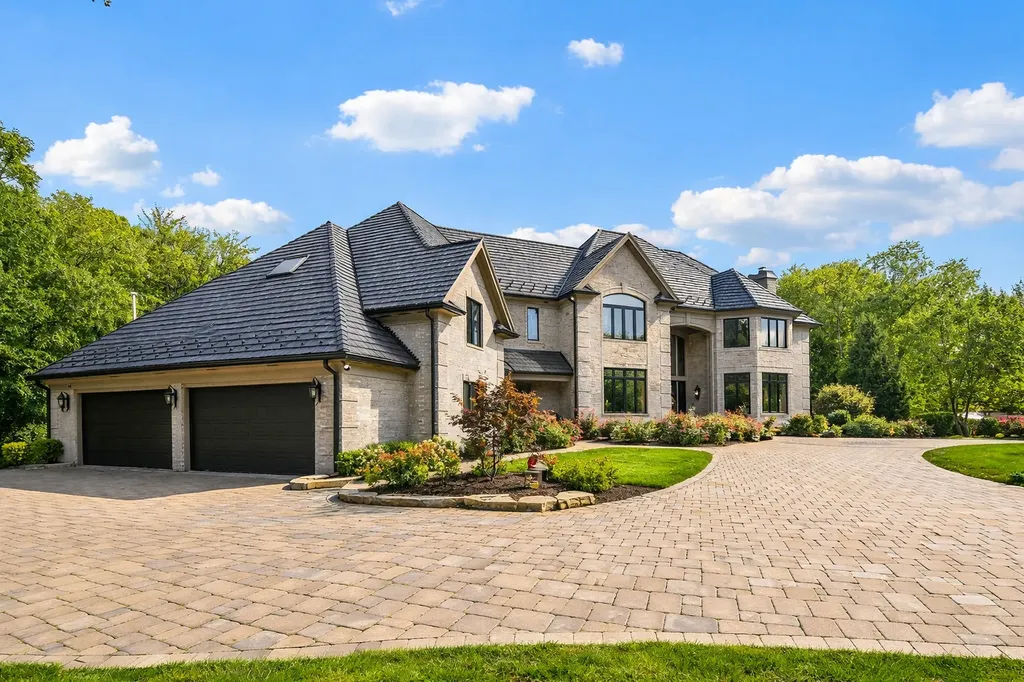 3001 Glen Eagles Court St. Charles IL 60174