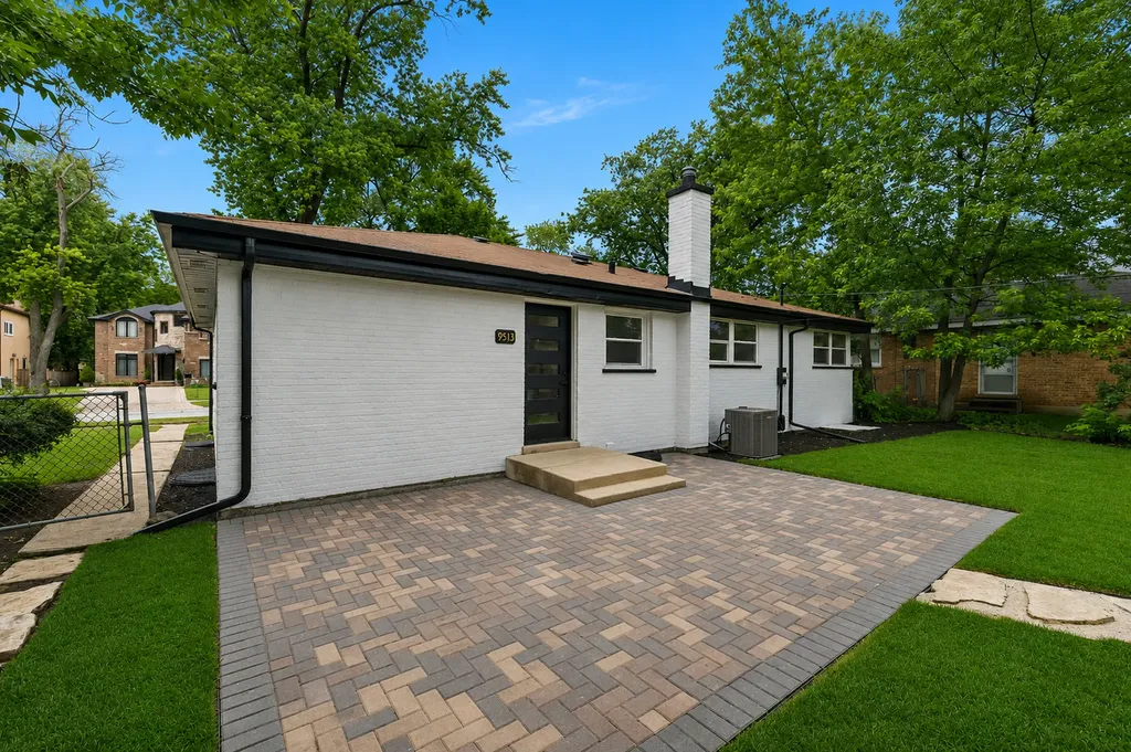 9513 Lowell Avenue Skokie IL 60076