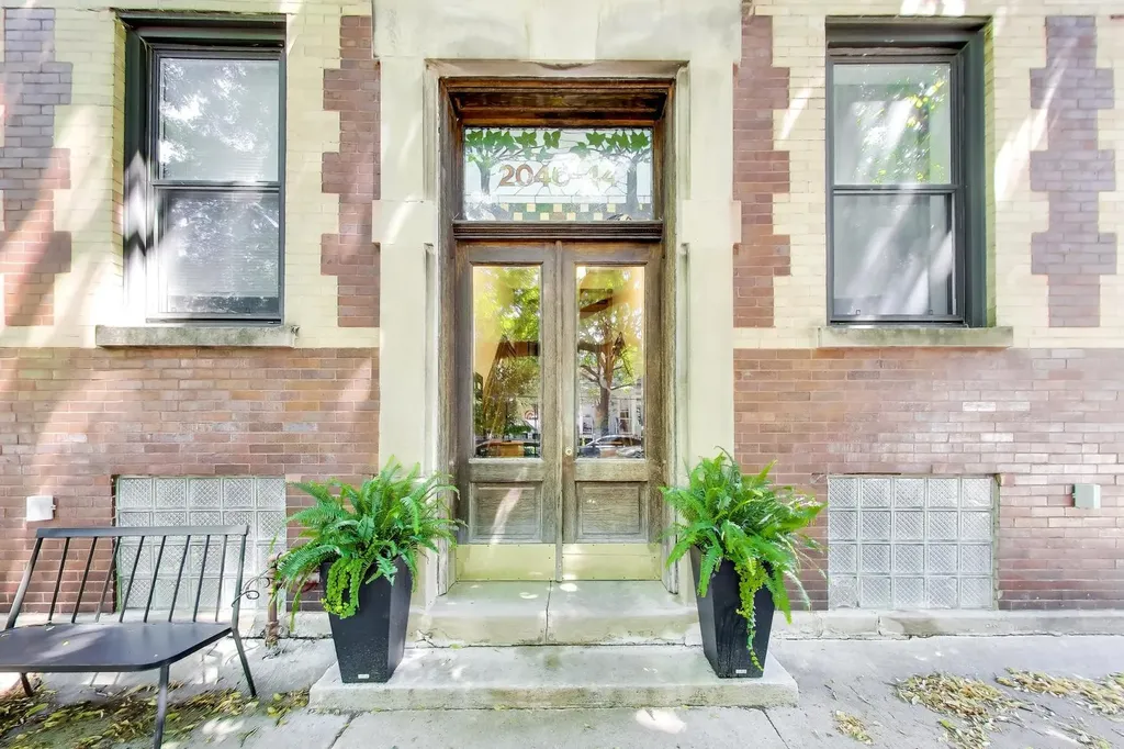 2046 West Cuyler Avenue Chicago IL 60618