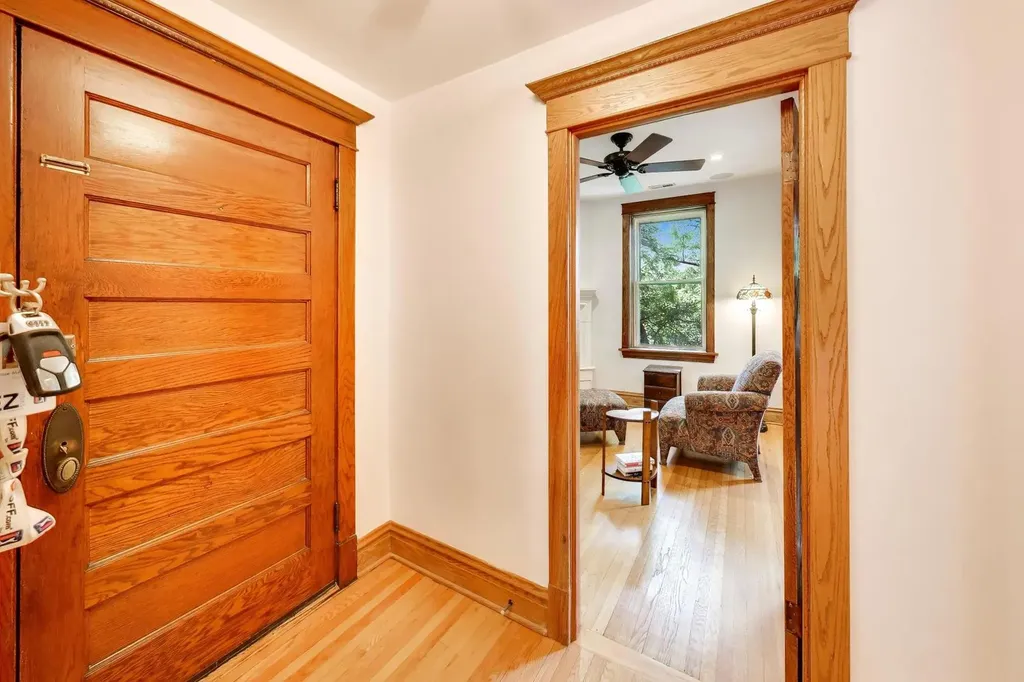 2046 West Cuyler Avenue Chicago IL 60618