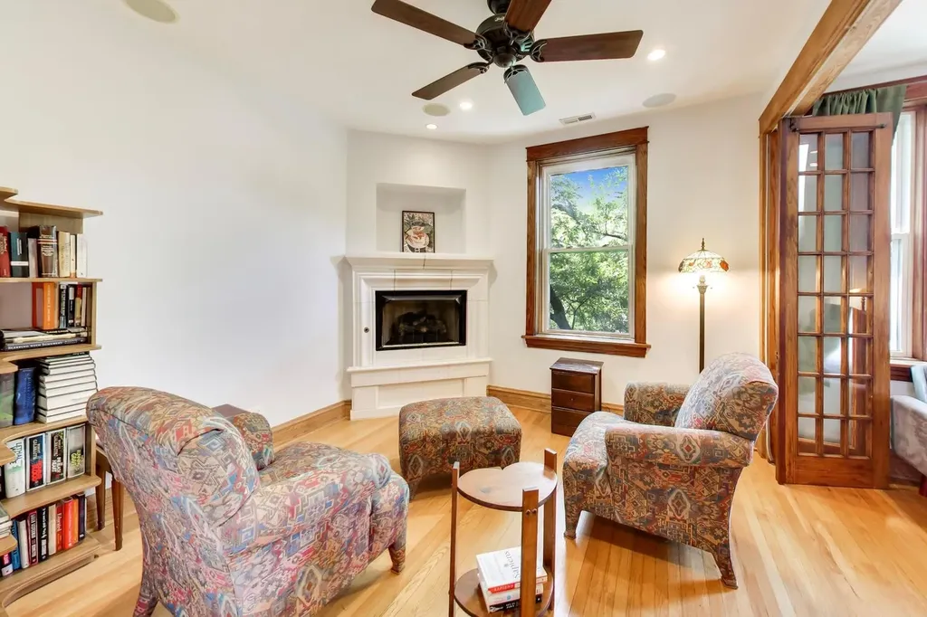 2046 West Cuyler Avenue Chicago IL 60618