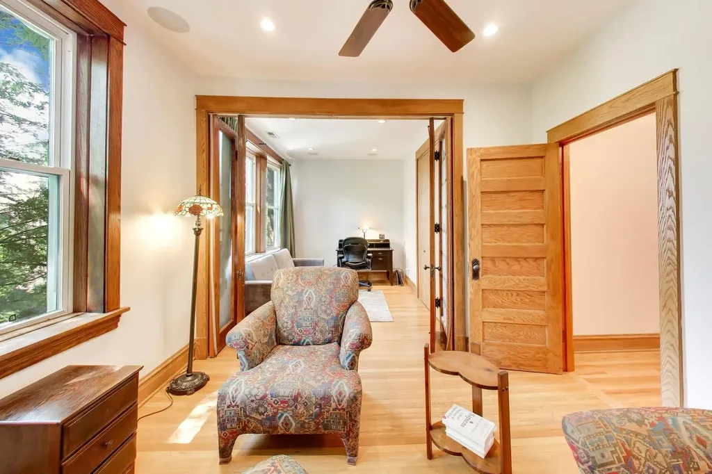 2046 West Cuyler Avenue Chicago IL 60618