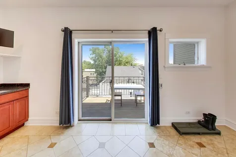 2046 West Cuyler Avenue Chicago IL 60618