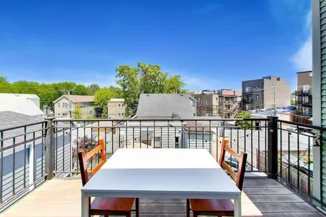 2046 West Cuyler Avenue Chicago IL 60618