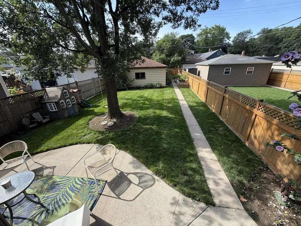 4921 West Catalpa Avenue Chicago IL 60630