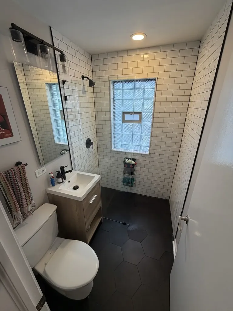 4921 West Catalpa Avenue Chicago IL 60630